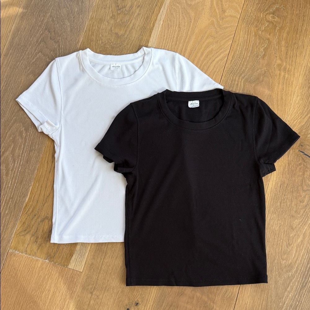 2 Wilfred Free Black and White Ribbed, Short Sleeve 
Go-to T-shirt Tops